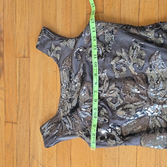 NWOT WHITE HOUSE BLACK MARKET GUNMETAL SEQUIN KNEE LENGTH Gray/Silver  SIZE 00 - Picture 9 of 13